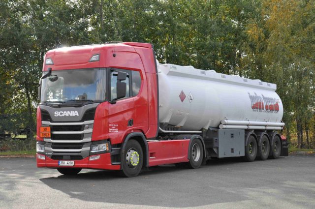 Tahač Scania R450 s návěsem STOKOTA