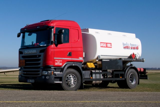 Cisterna Scania G320 pro letecký benzín AVGAS 100LL